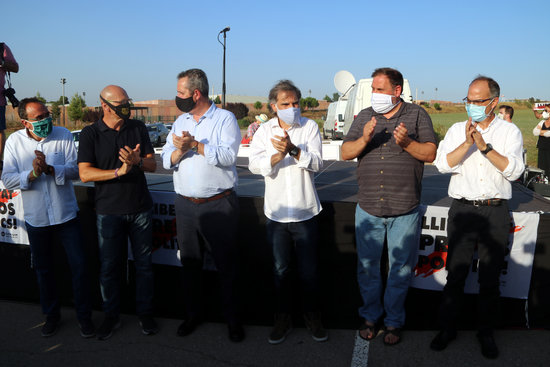 From left to right, jailed Catalan leaders Josep Rull, Raül Romeva, Quim Forn, Jordi Cuixart, Oriol Junqueras, and Jordi Turull (by Estefania Escolà)